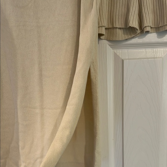 Cream Sleeveless Top and Shorts Set - Picture 8 of 9